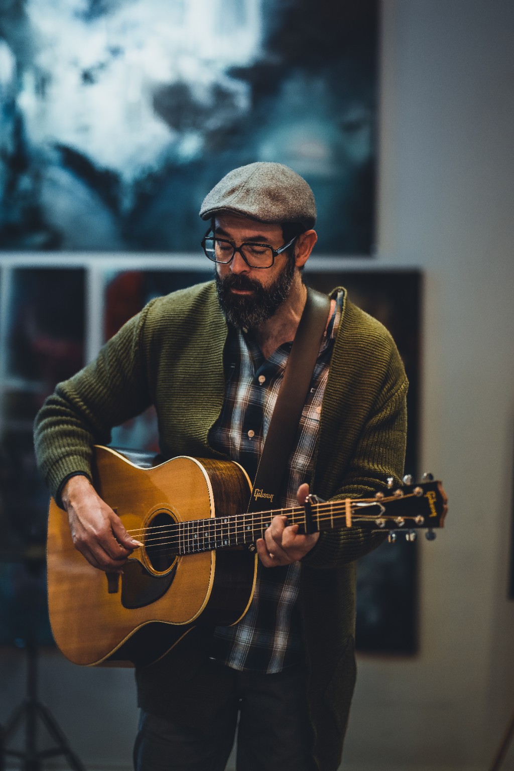 Enok Amrani playing guitar during a live session