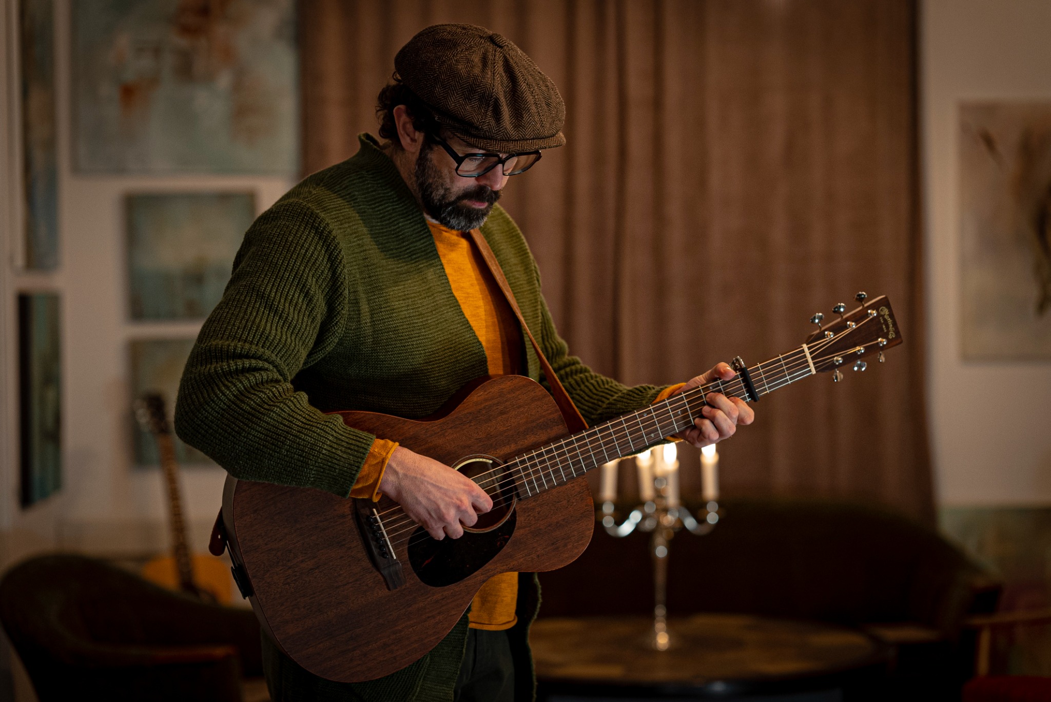 Enok Amrani playing acoustic guitar